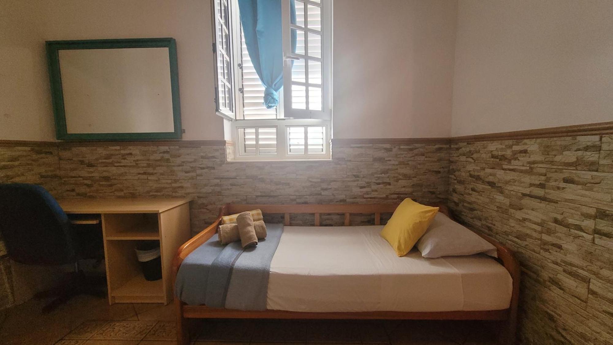 Eden Guesthouse Sardina الغرفة الصورة